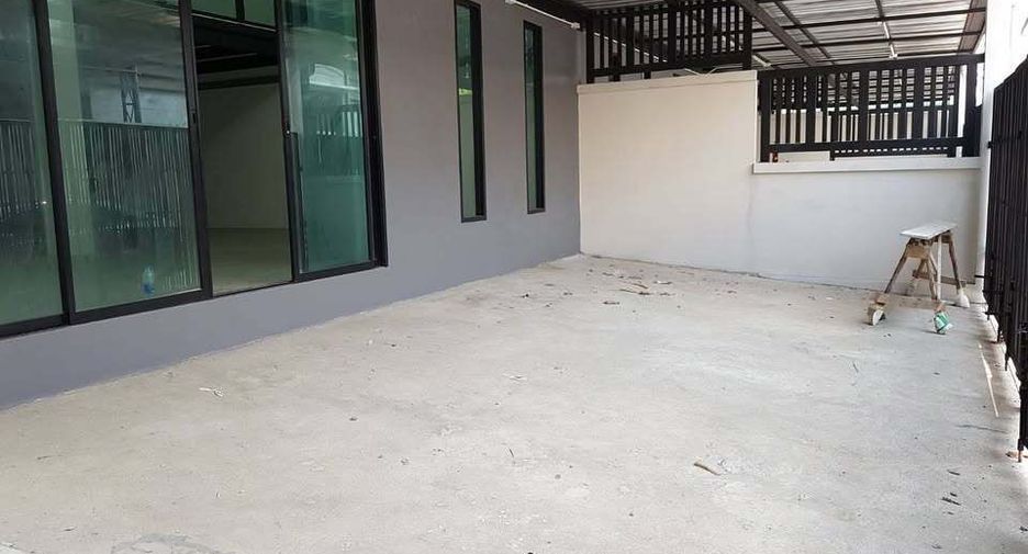 Büro zum Kauf mit 10 Zimmer in Khlong Toei, Bangkok