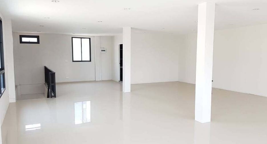Büro zum Kauf mit 10 Zimmer in Khlong Toei, Bangkok