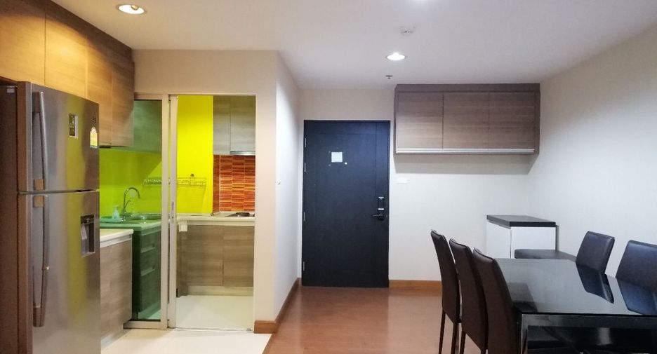 For rent 3 bedrooms condo in Huai Khwang, Bangkok