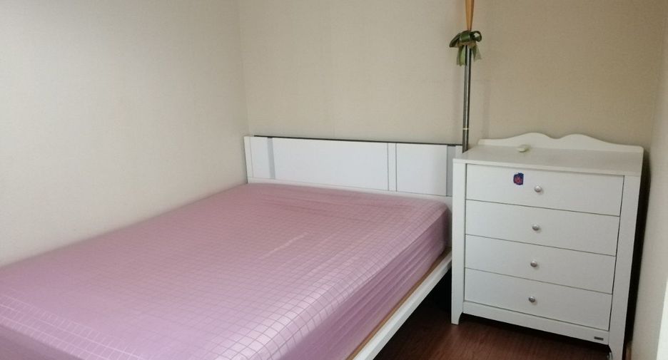 For rent 3 bedrooms condo in Huai Khwang, Bangkok