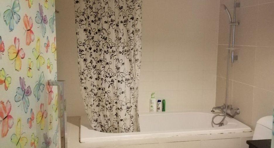 For rent 3 bedrooms condo in Huai Khwang, Bangkok