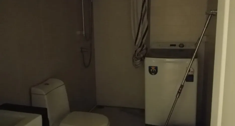 For rent 3 bedrooms condo in Huai Khwang, Bangkok