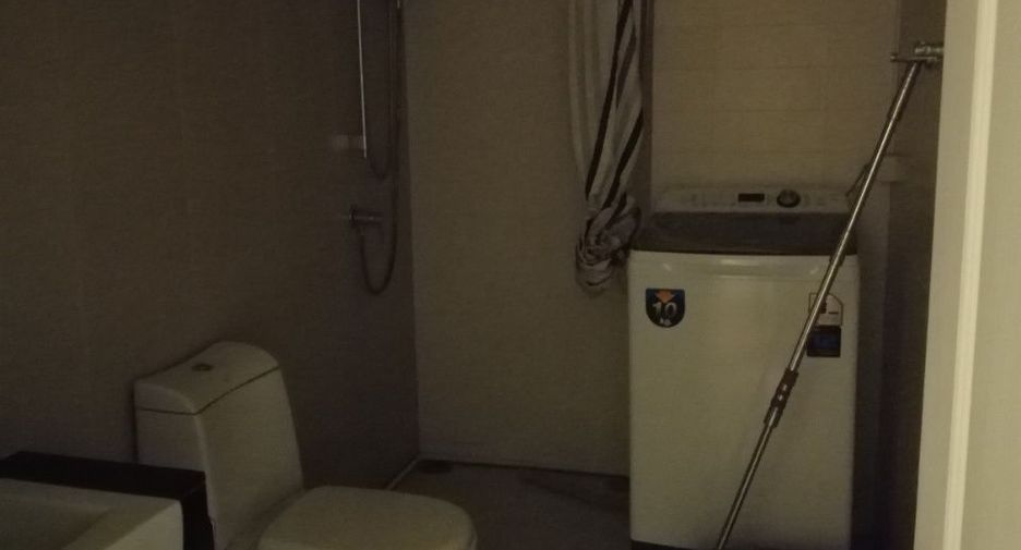 For rent 3 bedrooms condo in Huai Khwang, Bangkok
