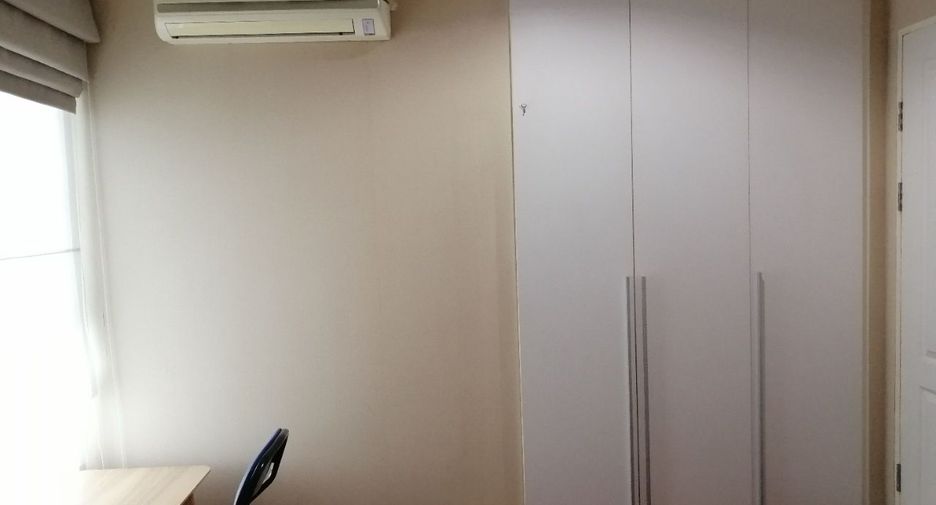For rent 3 bedrooms condo in Huai Khwang, Bangkok