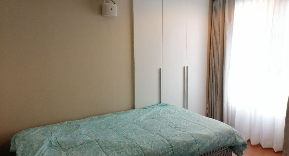 For rent 3 bedrooms condo in Huai Khwang, Bangkok