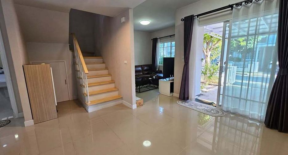 For rent 3 bedrooms townhouse in Bang Phli, Samut Prakan