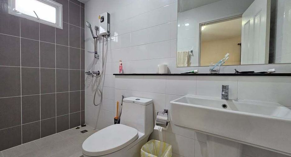 For rent 3 bedrooms townhouse in Bang Phli, Samut Prakan
