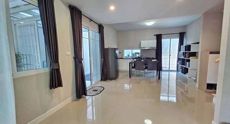 For rent 3 bedrooms townhouse in Bang Phli, Samut Prakan