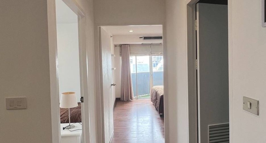 For rent 2 bedrooms condo in Watthana, Bangkok
