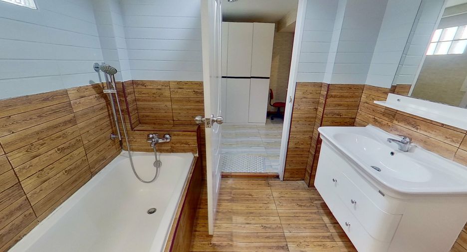 For rent 2 bedrooms apartment in Watthana, Bangkok