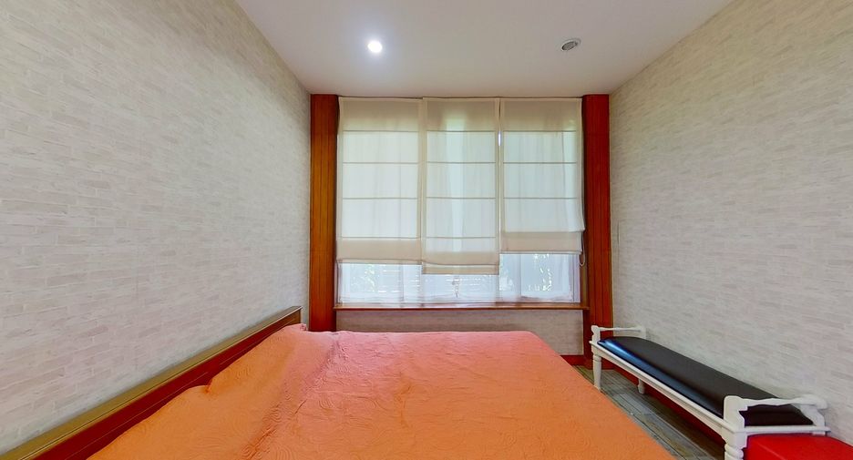 For rent 2 bedrooms apartment in Watthana, Bangkok