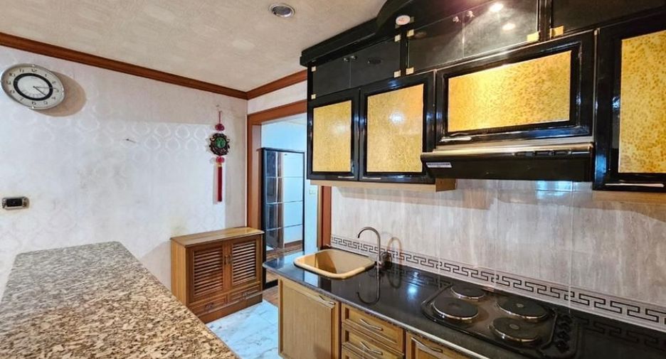 For sale 3 bedrooms condo in Bang Rak, Bangkok