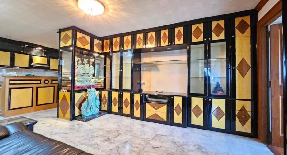 For sale 3 bedrooms condo in Bang Rak, Bangkok
