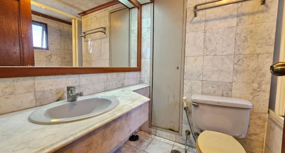 For sale 3 bedrooms condo in Bang Rak, Bangkok