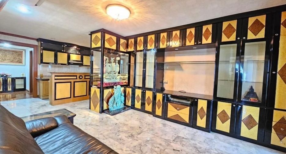 For sale 3 bedrooms condo in Bang Rak, Bangkok