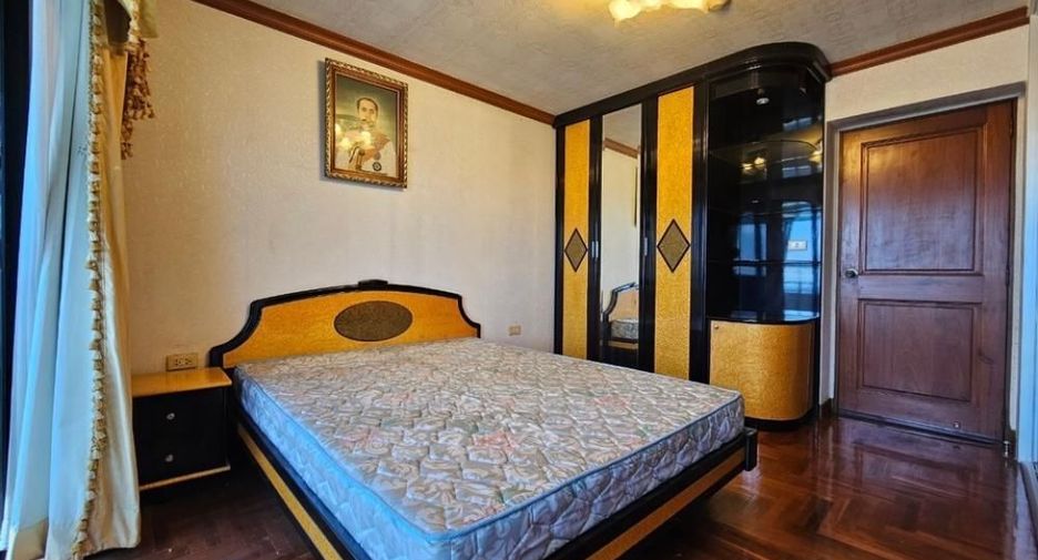 For sale 3 bedrooms condo in Bang Rak, Bangkok