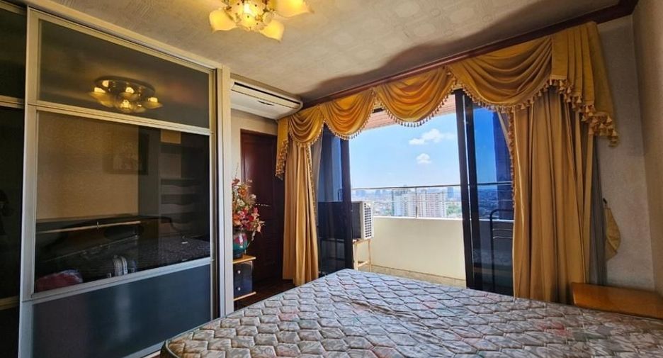 For sale 3 bedrooms condo in Bang Rak, Bangkok