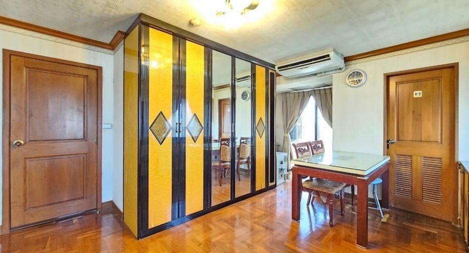 For sale 3 bedrooms condo in Bang Rak, Bangkok