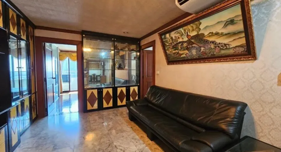 For sale 3 bedrooms condo in Bang Rak, Bangkok