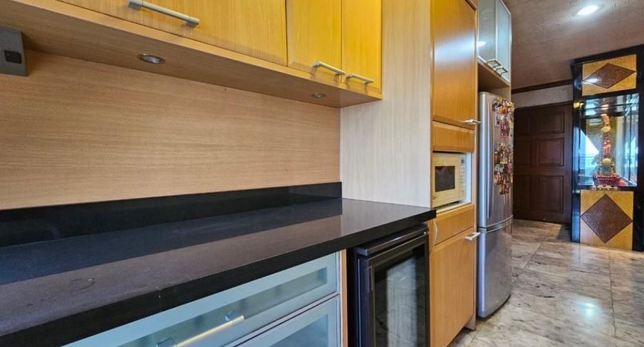 For sale 3 bedrooms condo in Bang Rak, Bangkok
