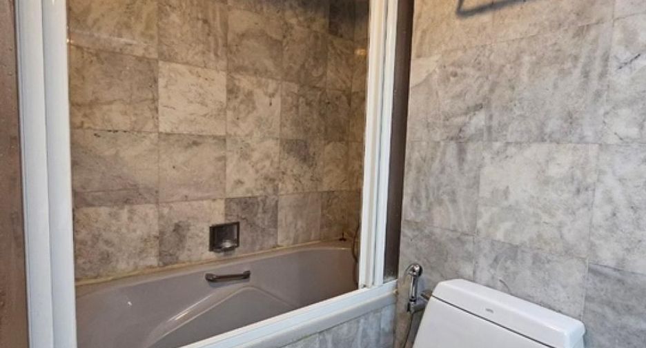 For sale 3 bedrooms condo in Bang Rak, Bangkok