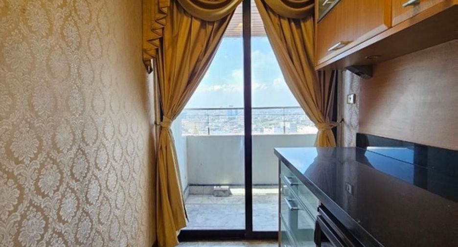 For sale 3 bedrooms condo in Bang Rak, Bangkok