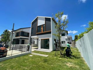 For sale 4 bedrooms house in Bang Sao Thong, Samut Prakan