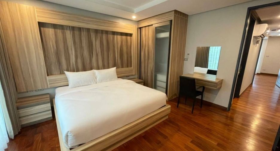 For rent 3 bedrooms condo in Watthana, Bangkok
