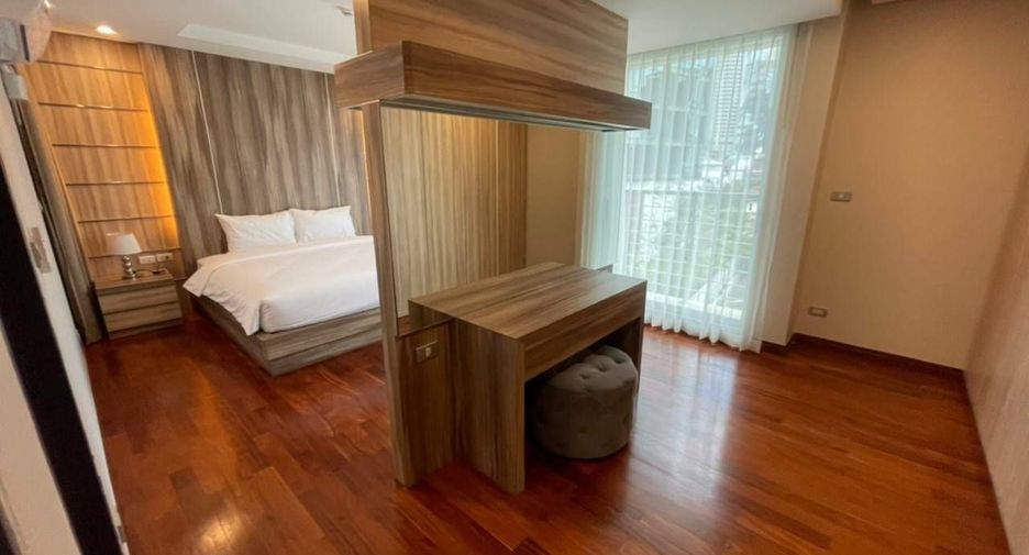 For rent 3 bedrooms condo in Watthana, Bangkok