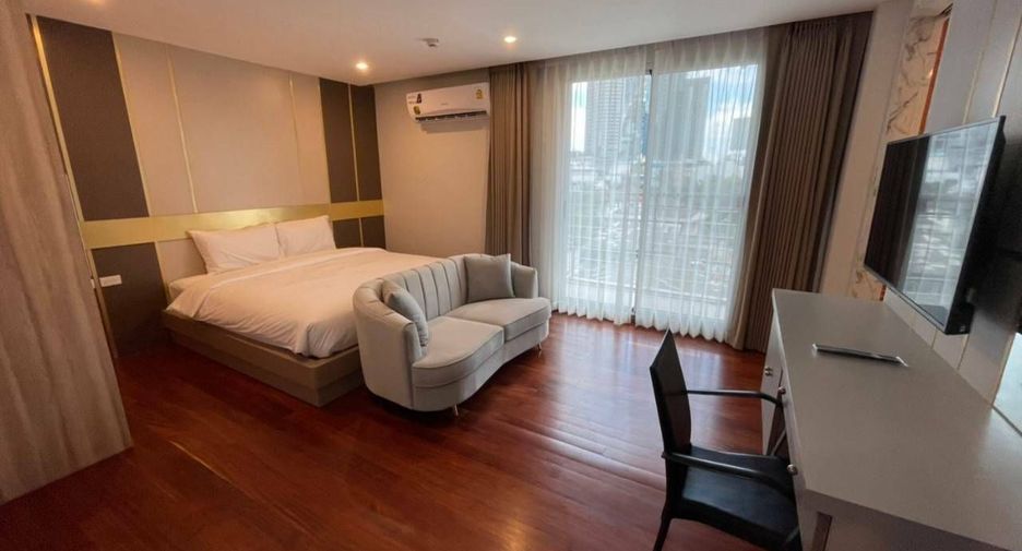 For rent 3 bedrooms condo in Watthana, Bangkok