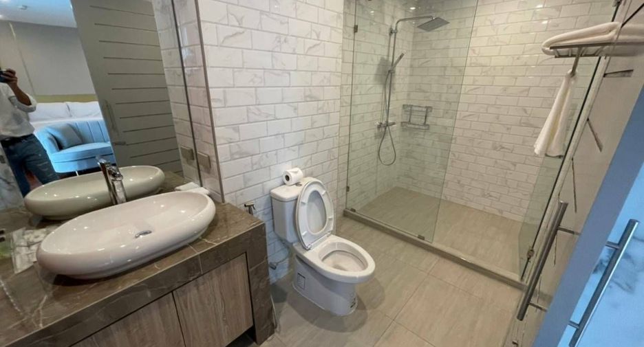 For rent 3 bedrooms condo in Watthana, Bangkok