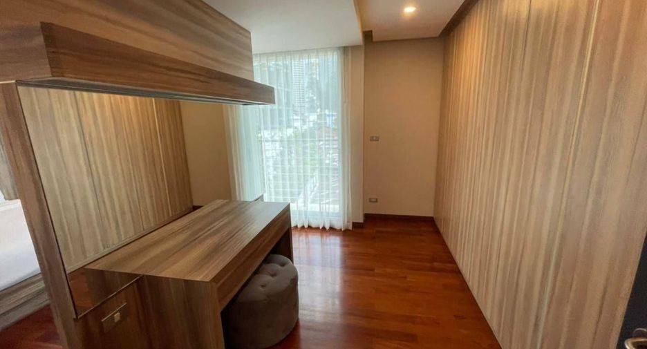 For rent 3 bedrooms condo in Watthana, Bangkok