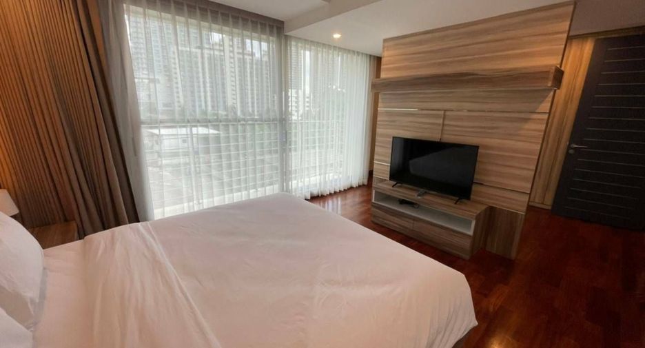 For rent 3 bedrooms condo in Watthana, Bangkok