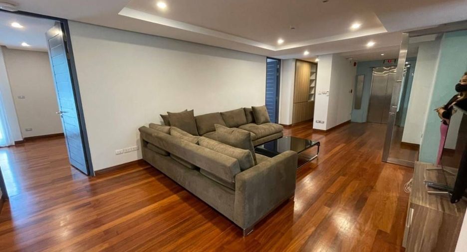 For rent 3 bedrooms condo in Watthana, Bangkok
