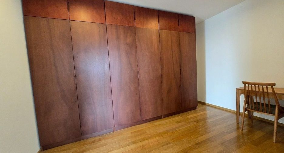For sale 5 bedrooms condo in Watthana, Bangkok