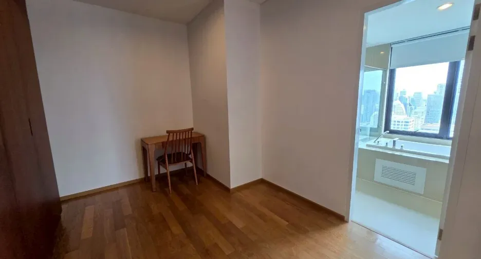 For sale 5 bedrooms condo in Watthana, Bangkok