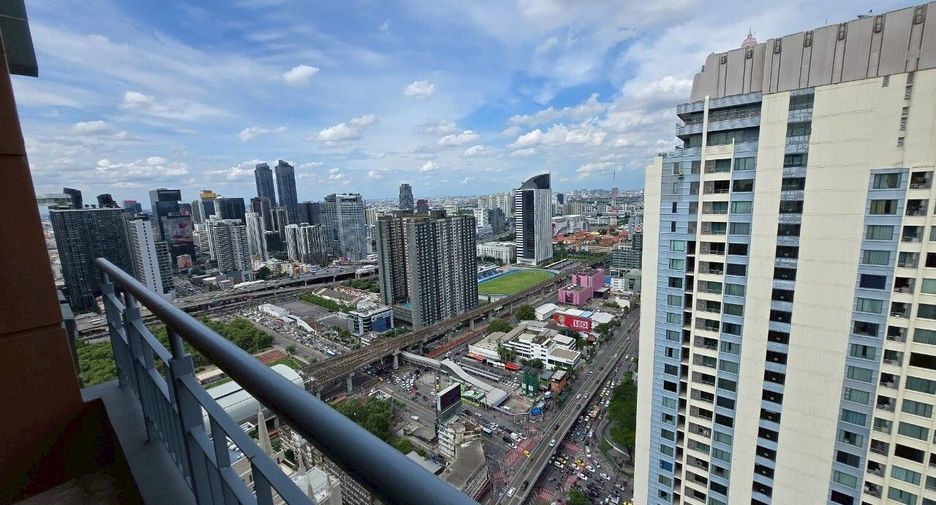 For sale 5 bedrooms condo in Watthana, Bangkok