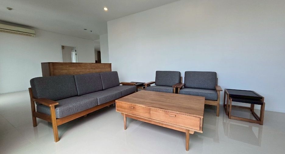 For sale 5 bedrooms condo in Watthana, Bangkok