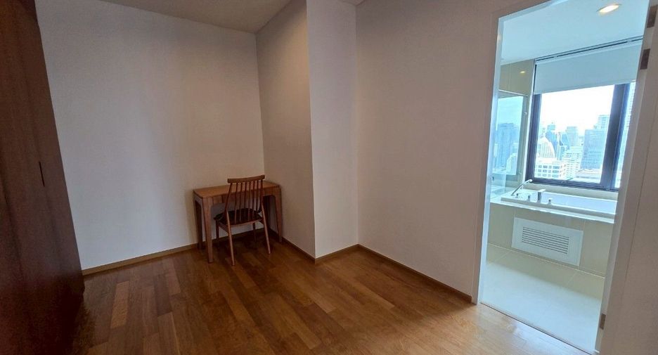 For sale 5 bedrooms condo in Watthana, Bangkok