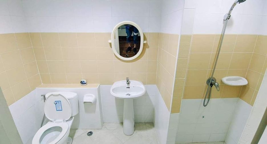 For rent 5 bedrooms townhouse in Prawet, Bangkok