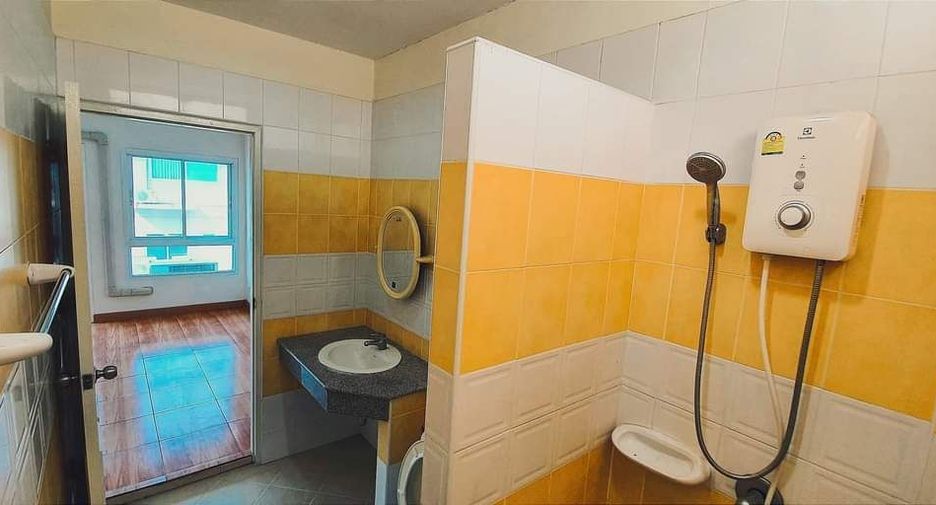 For rent 5 bedrooms townhouse in Prawet, Bangkok