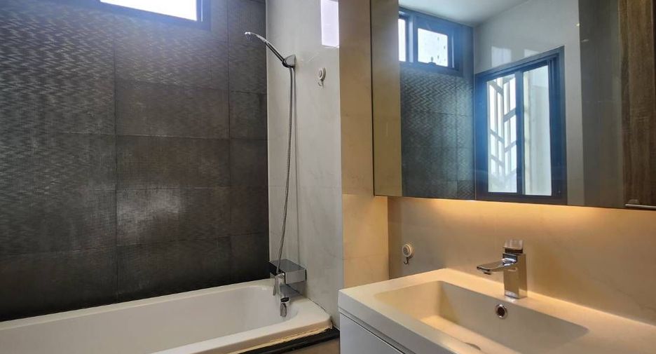 Wohnung zur Miete mit 2 Zimmer in Phra Khanong, Bangkok