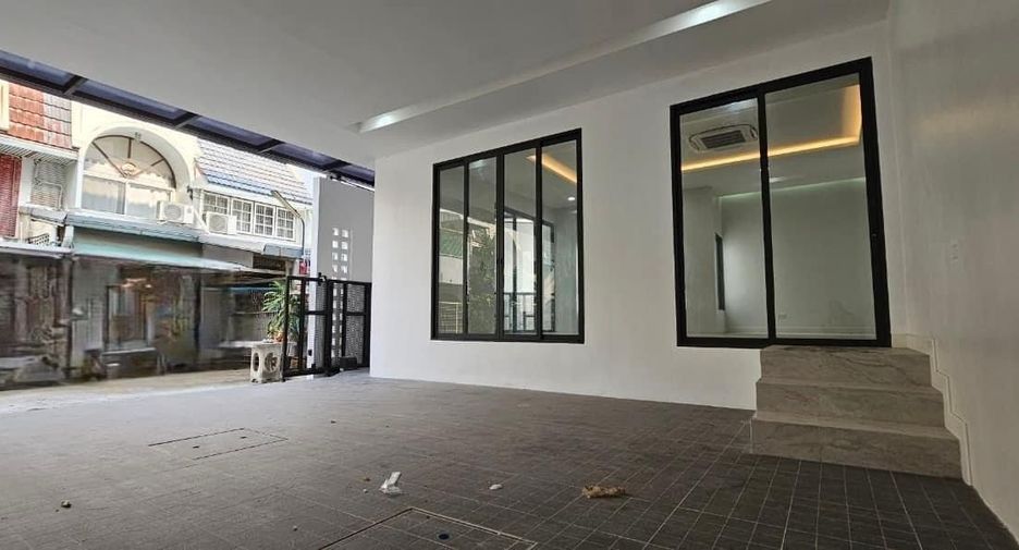 出租 5 卧室 联排别墅 在 Khlong Toei, 曼谷