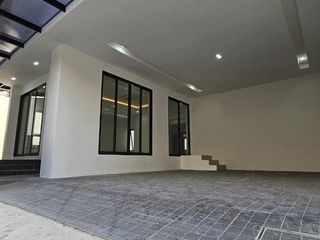 Casa adosada en alquiler de 5 habitaciones en Khlong Toei, Bangkok