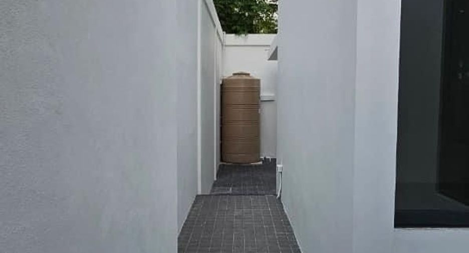 出租 5 卧室 联排别墅 在 Khlong Toei, 曼谷