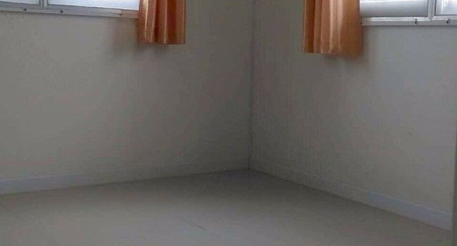 Casa adosada en venta de 3 habitaciones en Mueang Samut Prakan, Samut Prakan