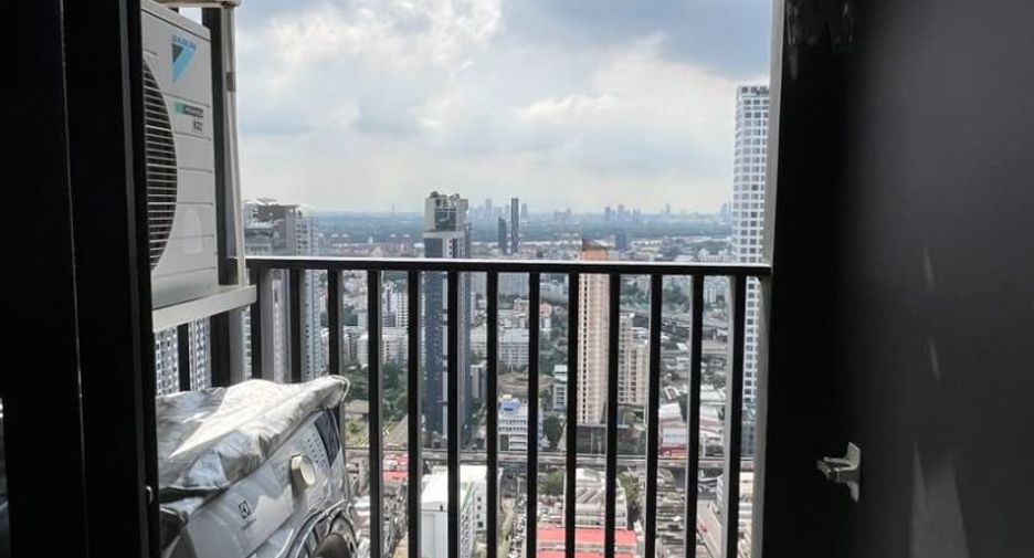 Wohnung zur Miete mit Studio in Watthana, Bangkok