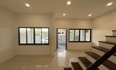 For sale 4 bedrooms townhouse in Don Mueang, Bangkok