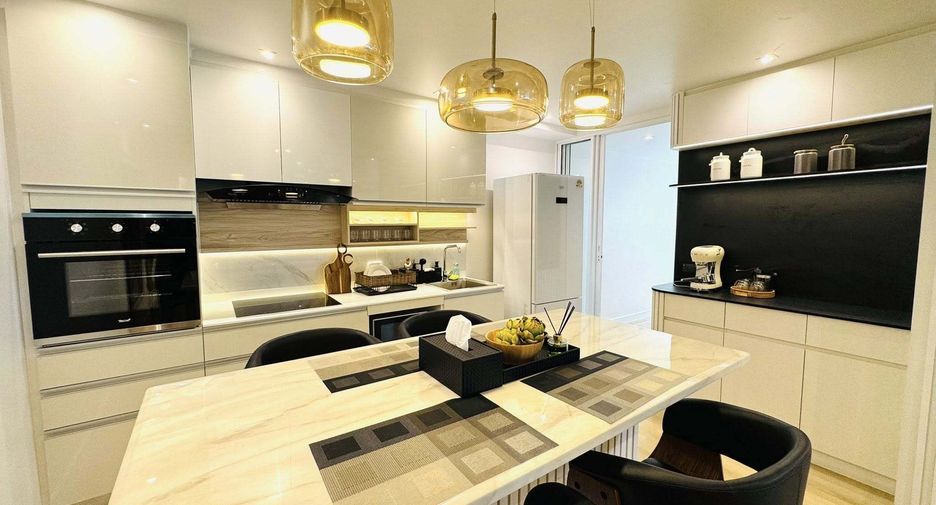 Condo en alquiler de 3 habitaciones en Yan Nawa, Bangkok