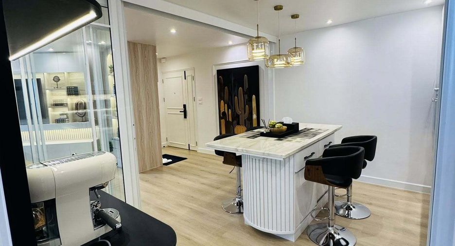 Condo en alquiler de 3 habitaciones en Yan Nawa, Bangkok